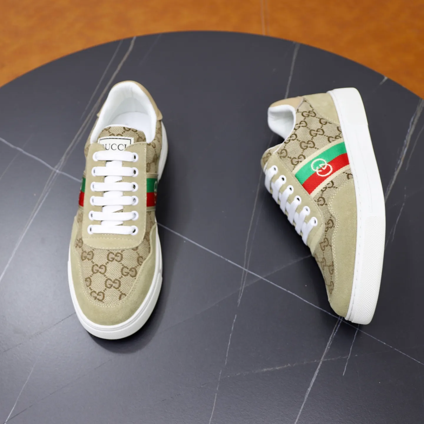 Men's men's shoes 💰440💰🙅‍♂️🙅‍♂️🙅‍♂️ Brand: Gucci GUCCi Standard code: 38-44 (45 customized) Grade: Same as the official website Material: Original material splicing Comfortable and breathable sheepskin lining Lightweight and wear-resistant sports outsole Style category: Men's fashion casual shoes Running sports shoes Distinguished luxury brand elements Top luxury color: actual picture color